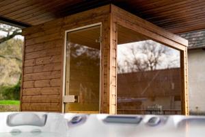 Holiday Home with Hot Tub in Somoskoujfalu 55027