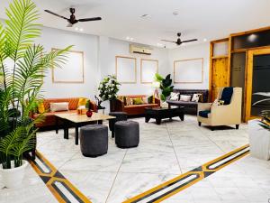 Divine Inn Hotel Near Rajouri Garden Main Market