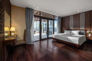 Palazzo Luxury Hotel & Bistro - Central My Khe Beach Walking Street