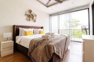 Laguna Cozy 3 bedroom town house 800m to beach