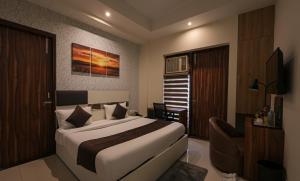 Hotel Church House - Rohini I Near Metro I Specious Rooms I Friendly Staff I Most Preferred Hotel In Rohini