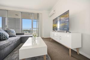 KozyGuru | Granville | Contemporary Living Retreat