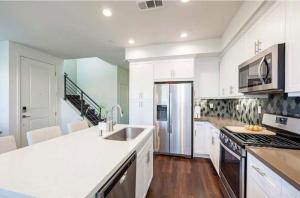 Beautiful Spacious Condo in an Excellent Location