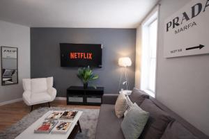 Fashionable 1-Bedrm Apt 15 Min to Manhattan