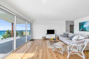 Ocean Overlook - Rennies Beach holiday haven