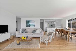 Ocean Overlook - Rennies Beach holiday haven