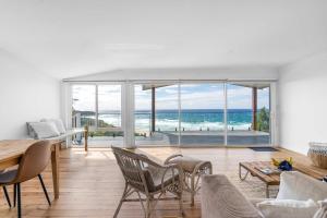 Ocean Overlook - Rennies Beach holiday haven