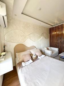 Midhaven Suite
