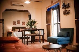 Rincón ÁRABE junto al TEMPLO ROMANO y AYUNTAMIENTO