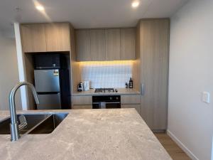 Sleek City Living at The Manning, Milton level 9