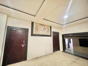 NEW THE HOLY GRACE OF KASHI - Hotel NEEL-G Angels Retreat - Near The Holy Kashi Vishwanath Temple , Free Wi-Fi And Parking Facilities - Fully Air Conditioned Hotel , BEST HOTEL IN Prime Location At Varanasi