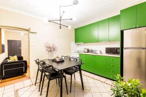 Surry Cottage - Stay In The Heart Of The City 2 Bedrooms 1 Bathroom