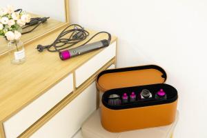 Happy House,Hakdong Station 5 minutes,Open Special Price,Comfortable 1st Floor,Gangnam Station,Sinsa Station,Spacious 2 Rooms,Queen 3,Family,Group,Up to 6 people