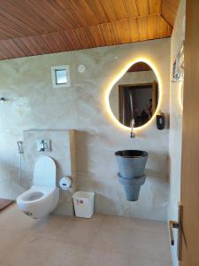 The Cozy Clouds Hill Stay