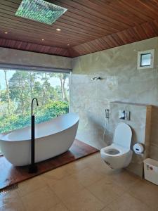 The Cozy Clouds Hill Stay