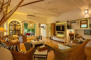Kenwoods Farmstay - 6bhk with private pool