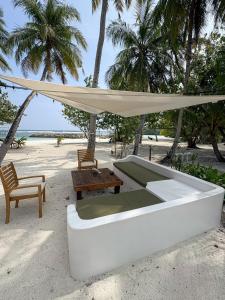 TWIN PALMS Beach House - New surf front location