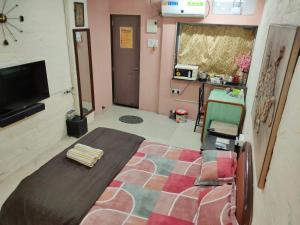 Ivory Room, AC, Smart TV, Ensuite, Independent Homestay