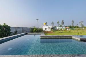 Blue Mirage Villa by StayJadeACPoolLawnJacuzzi