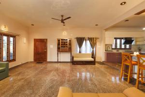 Blue Mirage Villa by StayJadeACPoolLawnJacuzzi