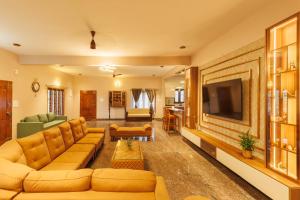 Blue Mirage Villa by StayJadeACPoolLawnJacuzzi