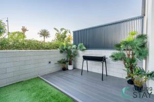 Cloud 9 - Townhouse style 2 BR Apt with BBQ Patio