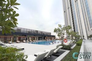 Cloud 9 - Townhouse style 2 BR Apt with BBQ Patio