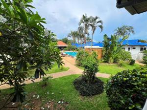 Tropical Retreat and Pool Access