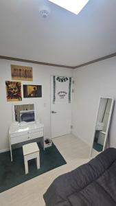 HiMIN Guest House and give you 1room and Host live same house