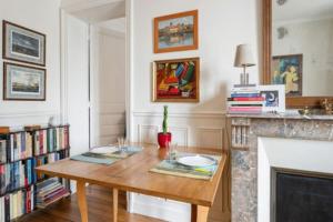 Bright apt with balcony in the heart of Paris