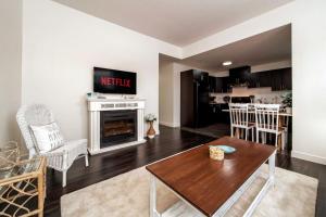 3BDRM Winter Haven - King Beds - Fireplace - Garage