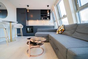 Top Floor with Rooftop, 1BR Apartment in Great Location