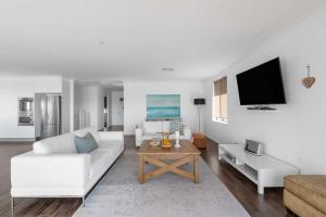 Seaside Escape - direct Collingwood Beach access
