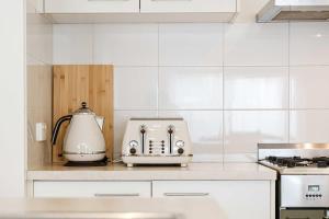 Contemporary Family Living at 4 Seafarer Way