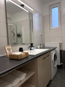 Great Forest, Free Parking - Rest & Nest Chic