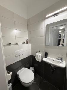 Great Forest, Free Parking - Rest & Nest Chic