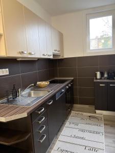 Great Forest, Free Parking - Rest & Nest Chic