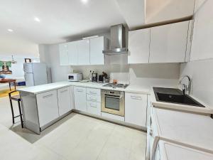 Elegant and modern villa V 04