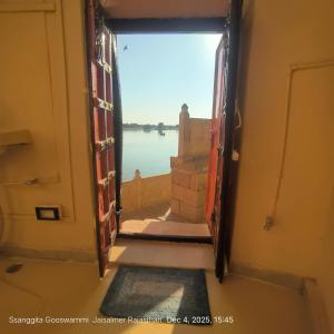 Luckypriya stay by lake