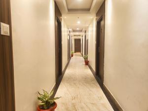 Hotel Luxuary SV Grand Ramkatora Rd Near Vishwanath Temple - Free Wi-fi- Lift and Restaurant Facilities - Fully Air conditioning Rooms- Best Luxuary Hotel In Varanasi