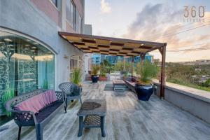 Sea-View Terrace Maisonette, steps from Paceville by 360 Estates