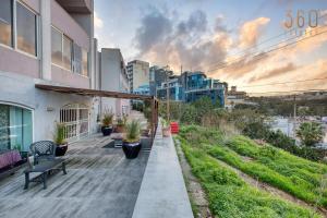 Sea-View Terrace Maisonette, steps from Paceville by 360 Estates