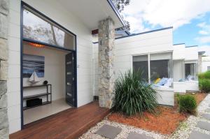 Acacia on Orion Beach - pet-friendly coastal home