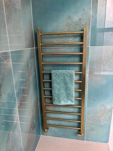 Harbour-View Apartment Facing HMS Warrior