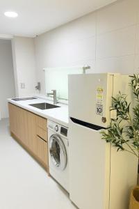 Private Apartment Changdeok Anguk Station 3R2B 4Q 8pax Duplex Netflix