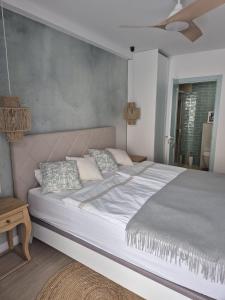 CARAMELLO - AC, cliffs & ocean view, fibre net, garage, tv channels