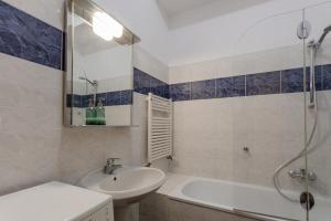 GuestHost - Elegant APT in the Heart of Genoa