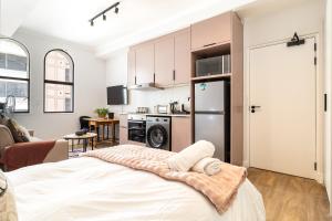 Modern City-Center Studio in Historic Venice House