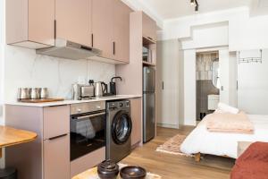 Modern City-Center Studio in Historic Venice House