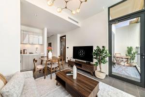 Stylish 1BR Sobha The Crest Pool & City View